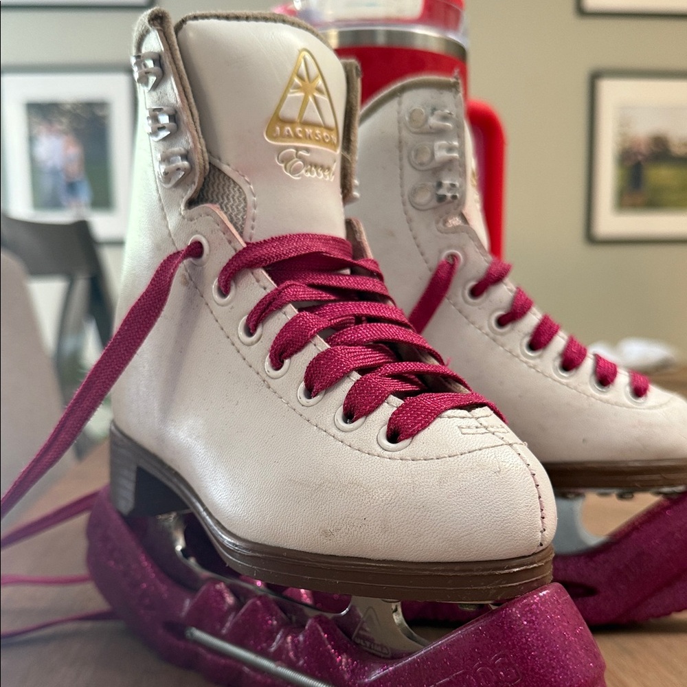 Little Girl Jackson White Skates with Magenta Laces